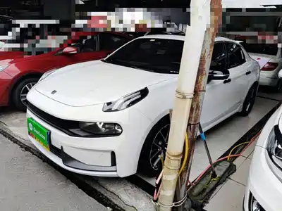 Lynk & Co 03