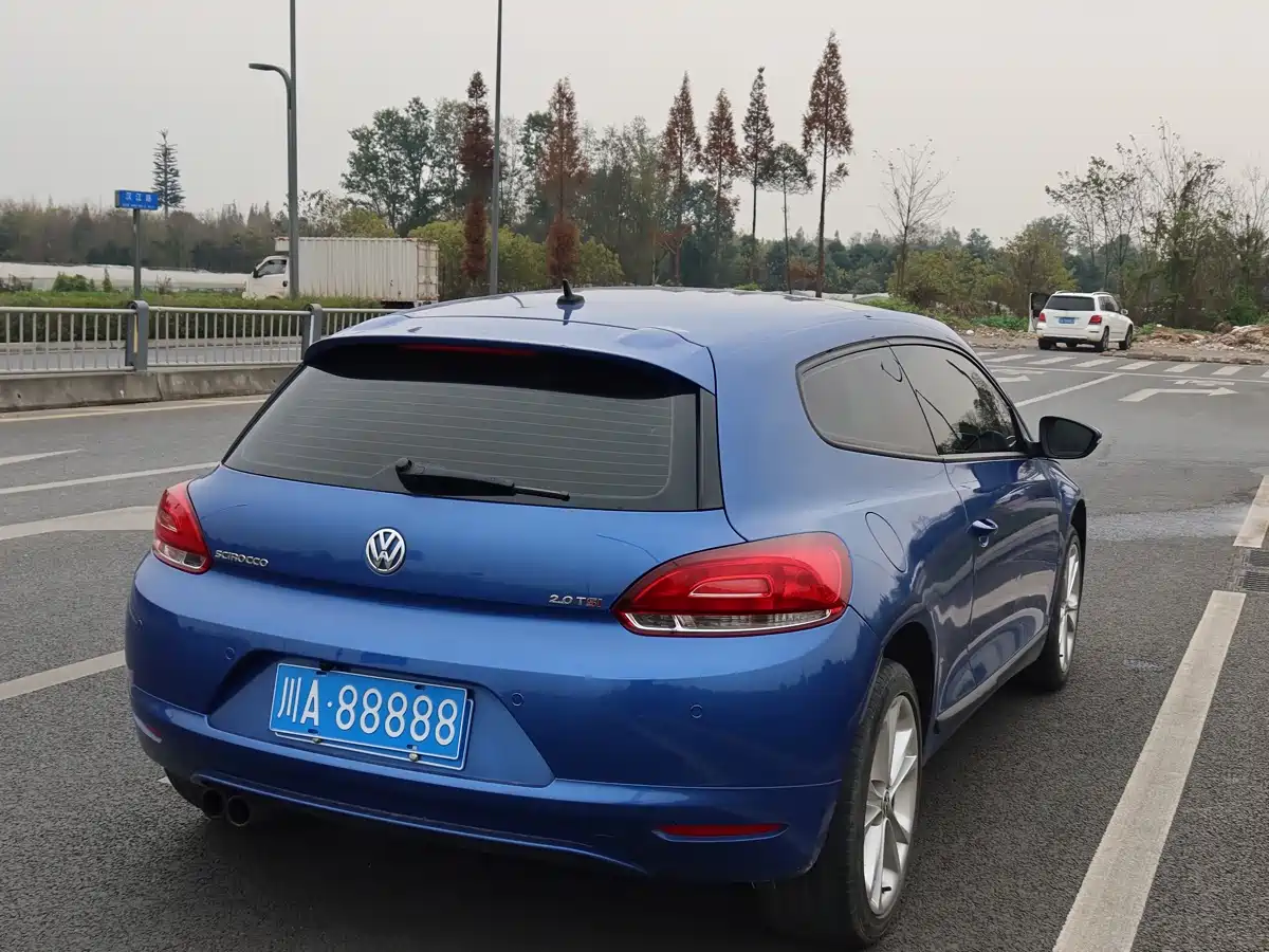 Volkswagen Scirocco 2011 2.0TSI Luxury фото 9