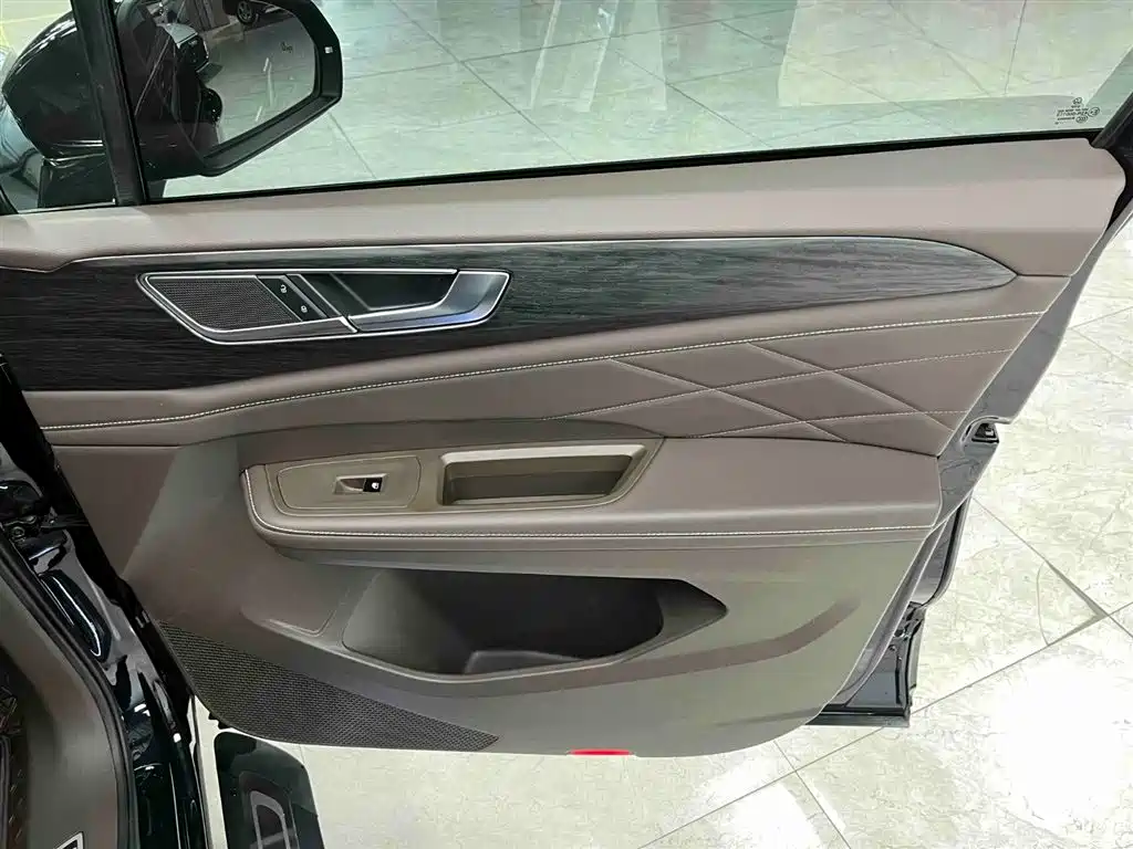 Volkswagen Viloran 2024 380TSI Executive Edition фото 12