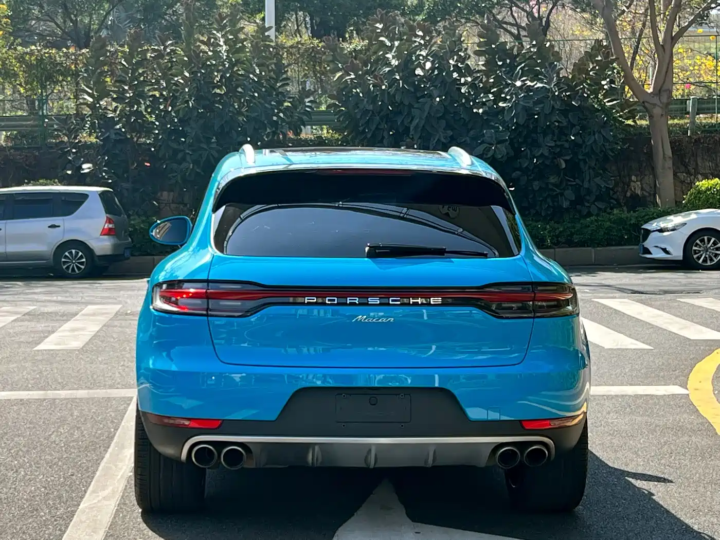 PORSCHE MACAN