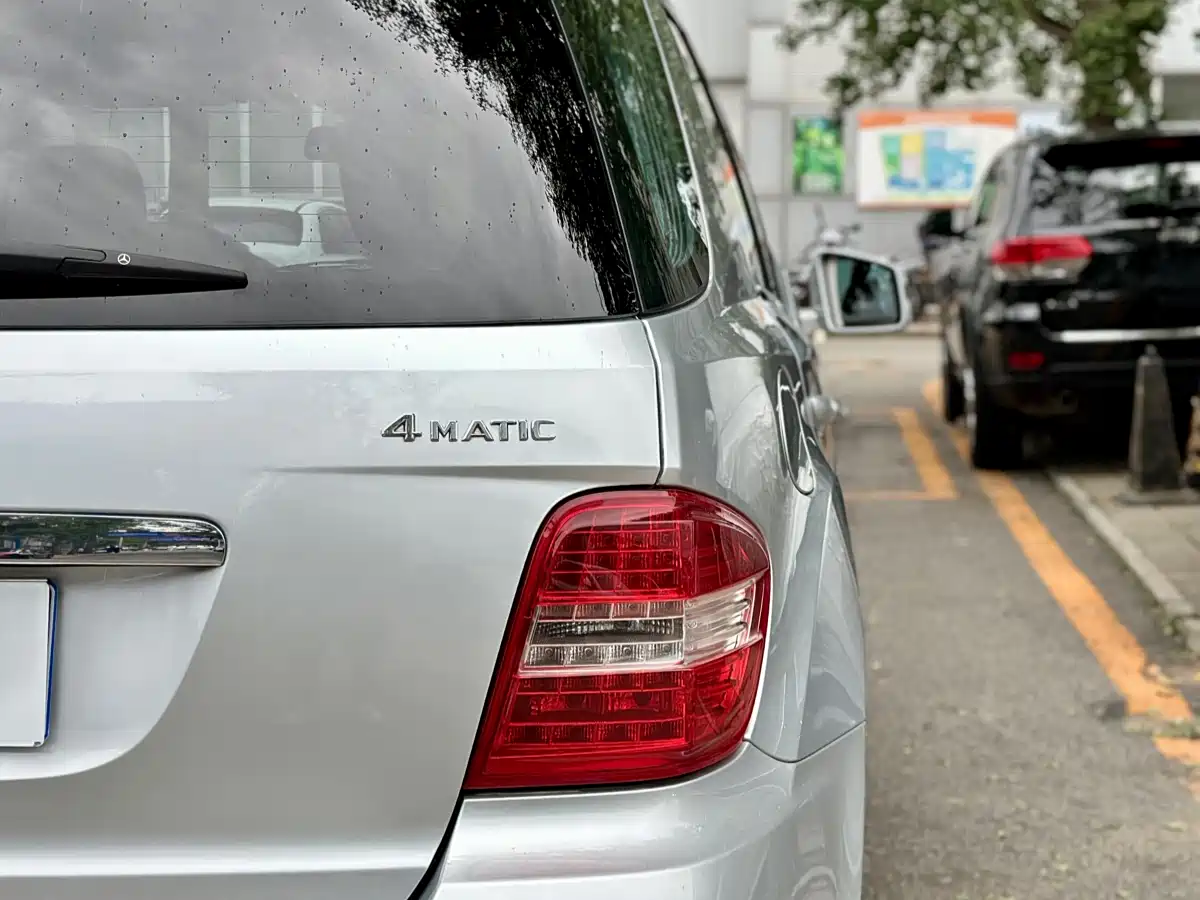 Mercedes-Benz M-Class 2010 ML 300 4MATIC фото 15