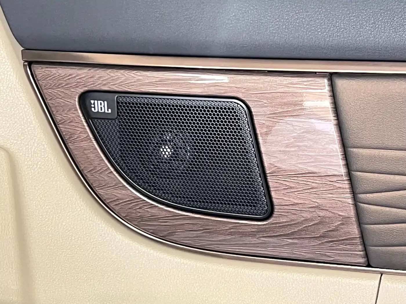 Toyota Vellfire 2024 2024 Crown Hybrid 2.5L Premium Edition