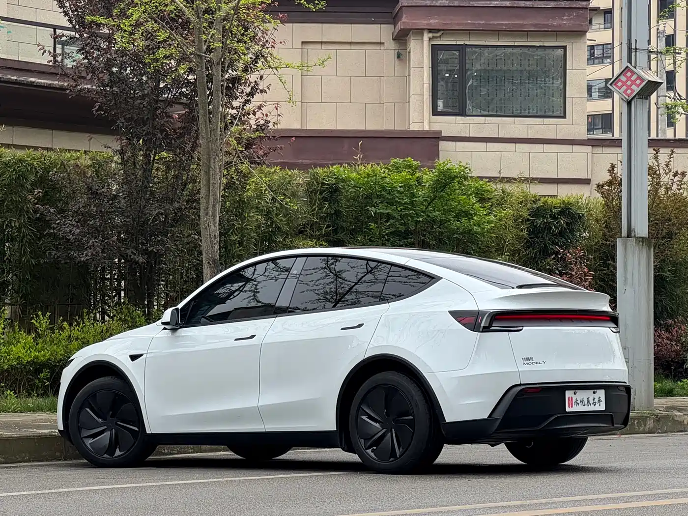 TESLA MODEL Y
