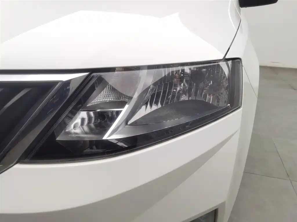 Škoda Skoda Rapid Spaceback 2019 Facelift 1.5L Automatic Comfort Version China VI фото 7