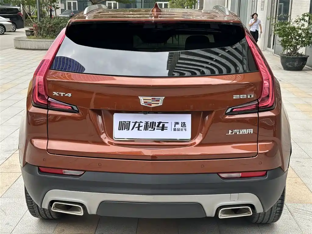 CADILLAC XT4