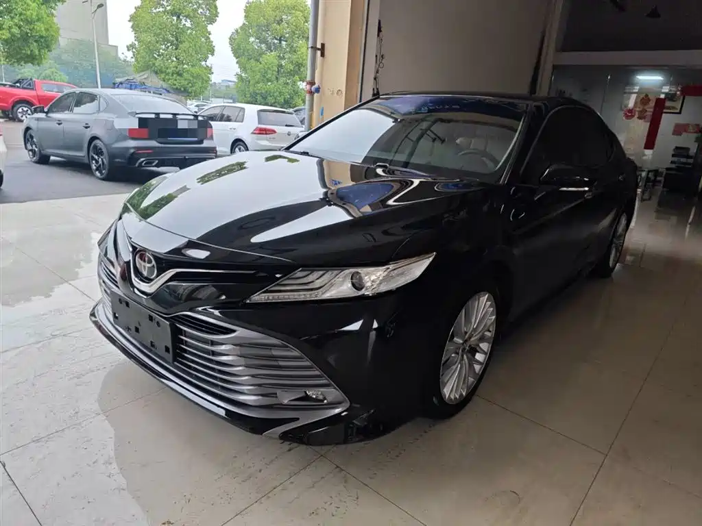 Toyota Camry 2018 2.5G Luxury Edition фото 2