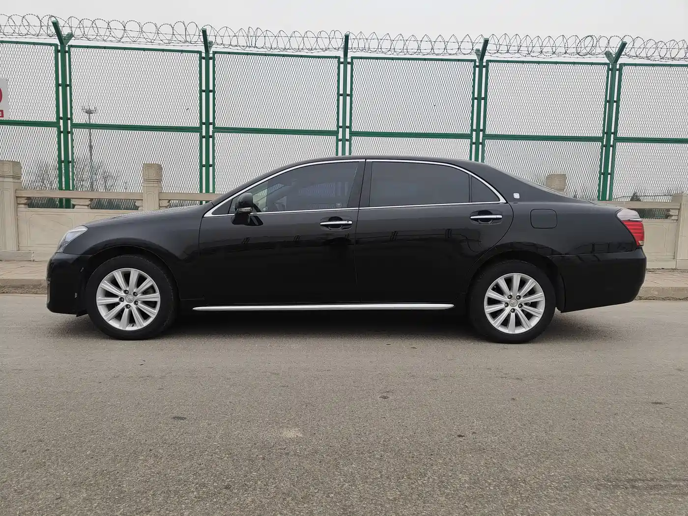 Toyota Crown 2012 2.5L Royal Saloon фото 4