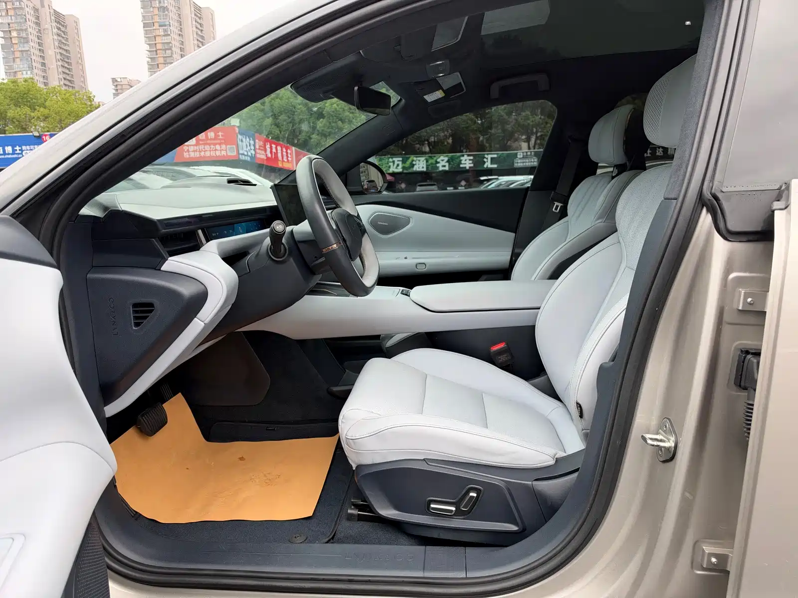 Photo 7 - Lynk & Co Z10