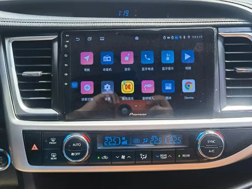 Photo 16 - Toyota Highlander