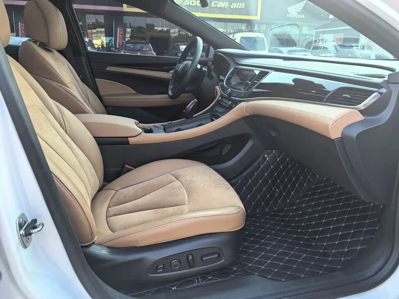 Buick LaCrosse 2018 Model 20T Luxury Edition фото 14