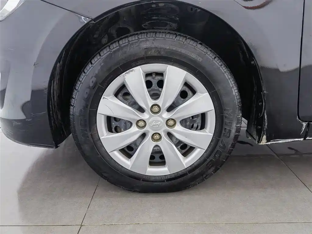 Hyundai Verna 2014 1.4L Manual Smart GLS фото 17
