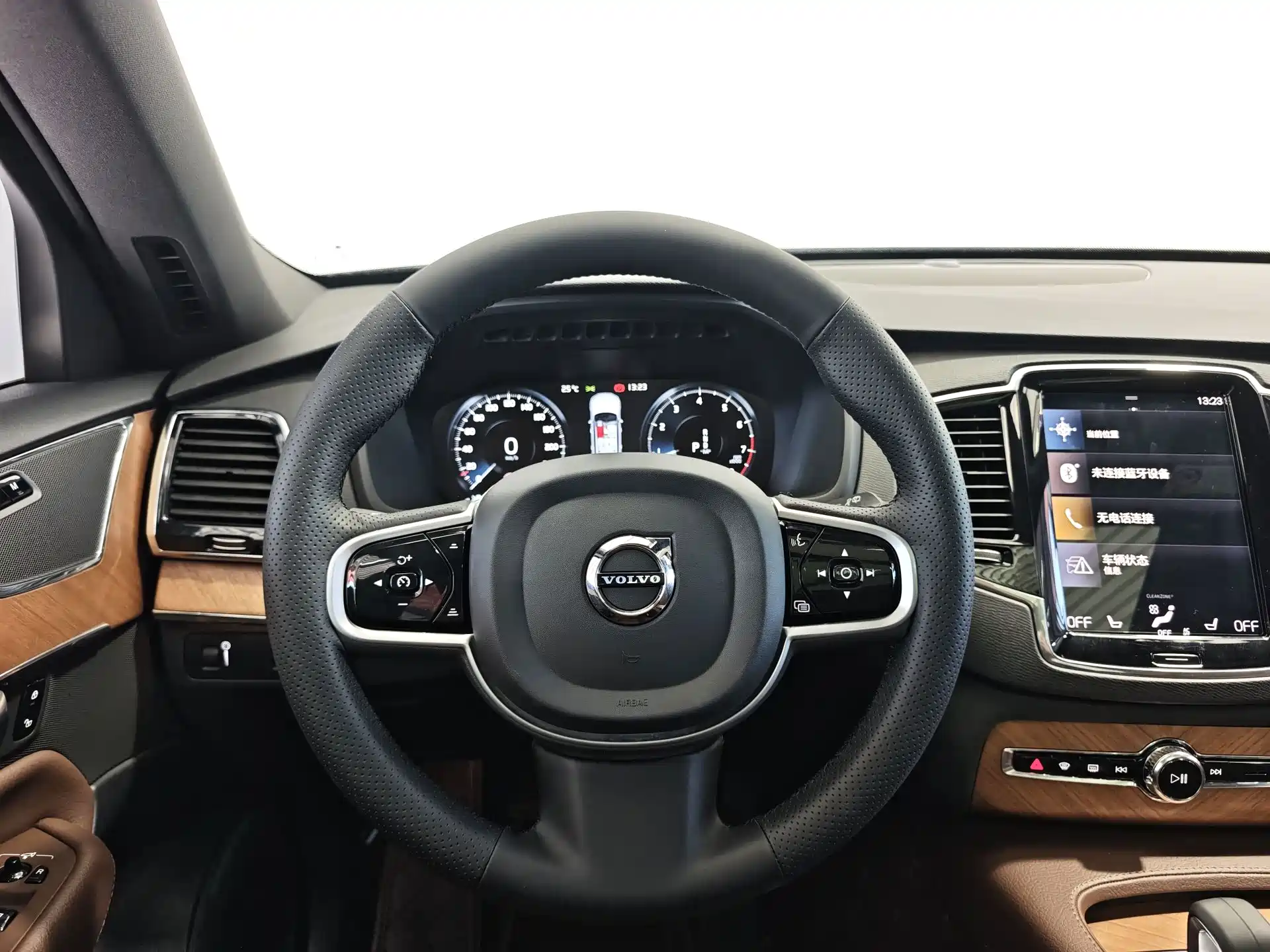 Photo 9 - Volvo XC90