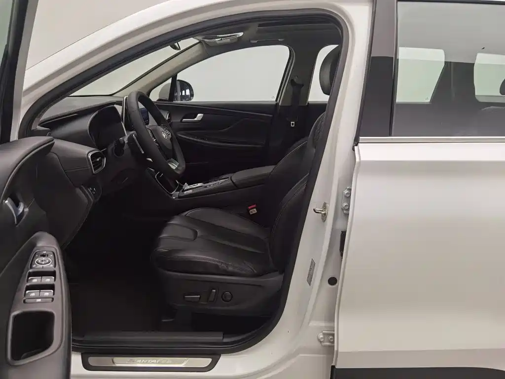 Photo 10 - Hyundai Santa Fe