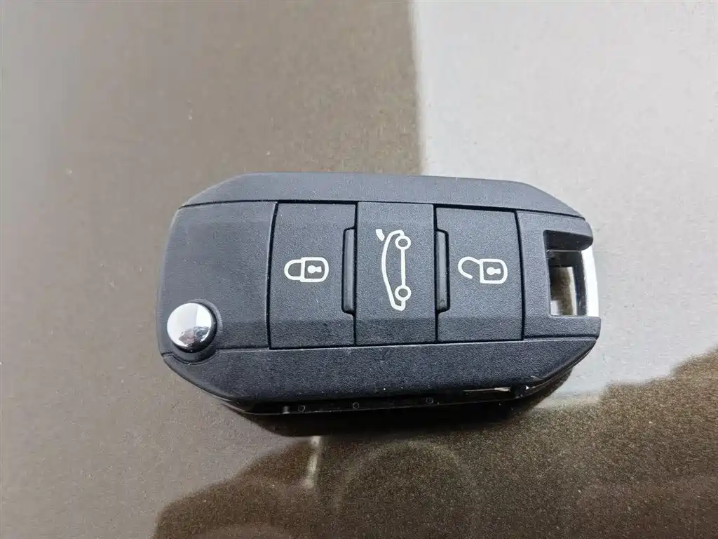 Peugeot 408 2016 1.6T Automatic Luxury Edition фото 19