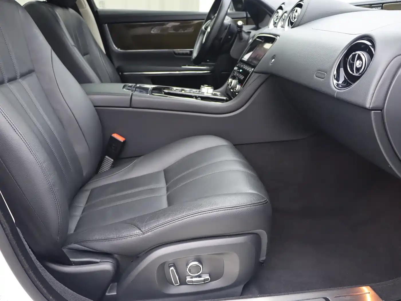 Jaguar XJ 2019 2018 XJL 3.0 SC 2WD Elegant Business Edition