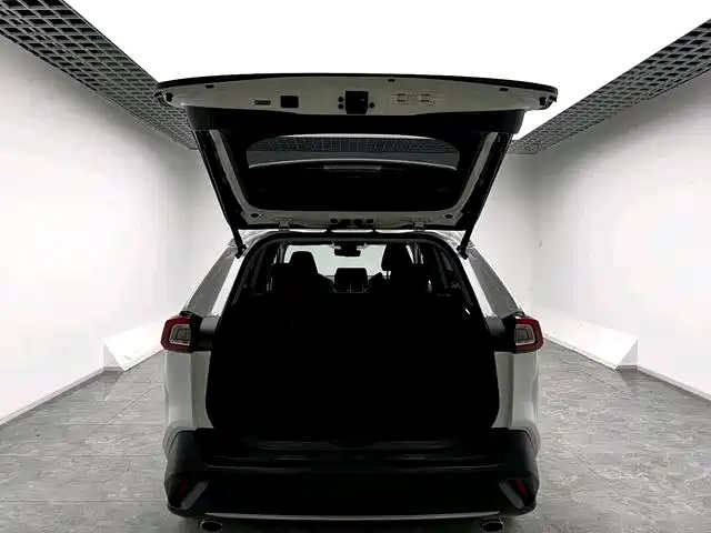 Toyota Wildlander 2023 Hybrid 2.5L E-CVT AWD Premium Edition фото 13