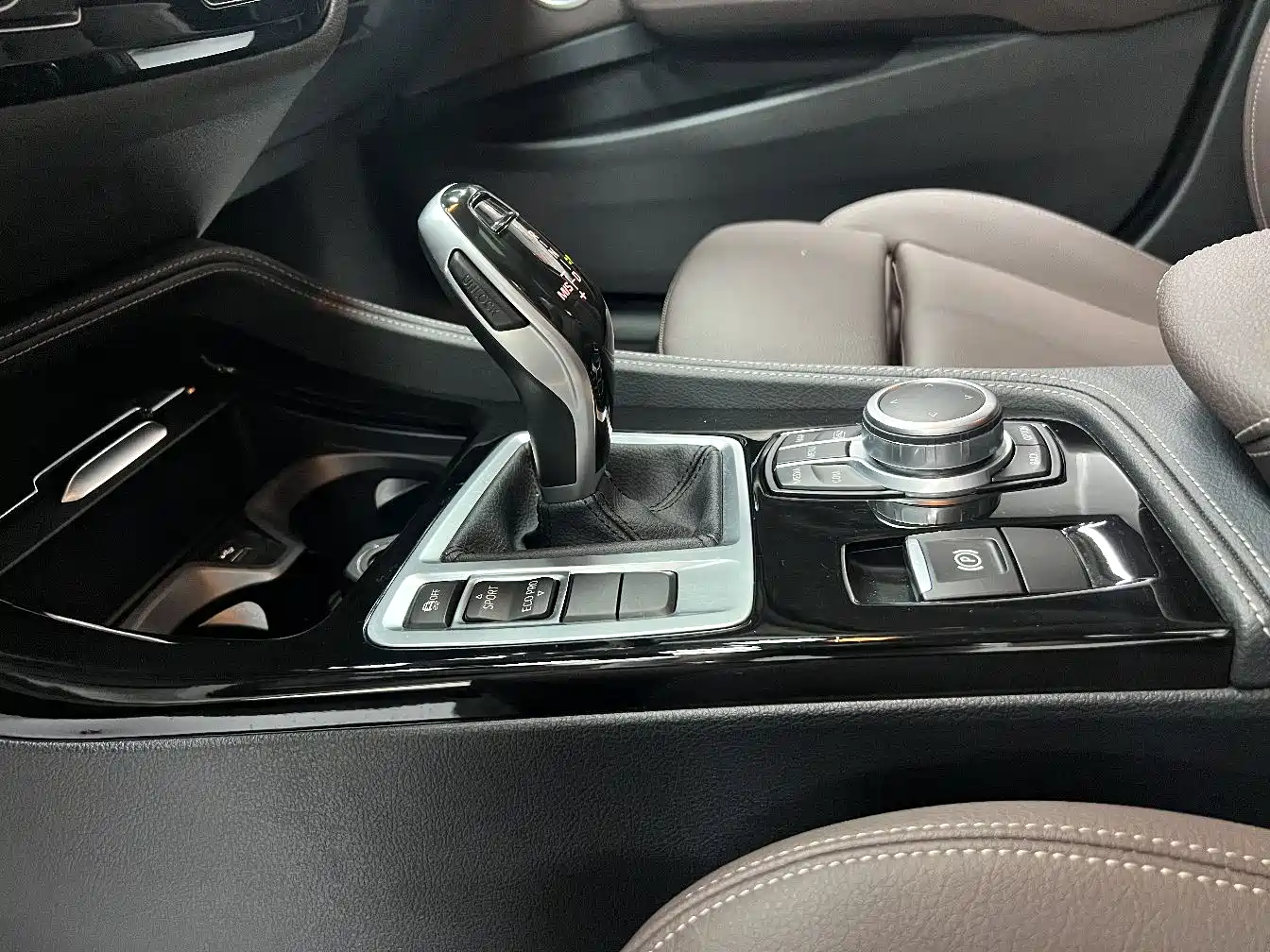 BMW 1 Series 2022 120i M Sport Shadow Edition фото 14