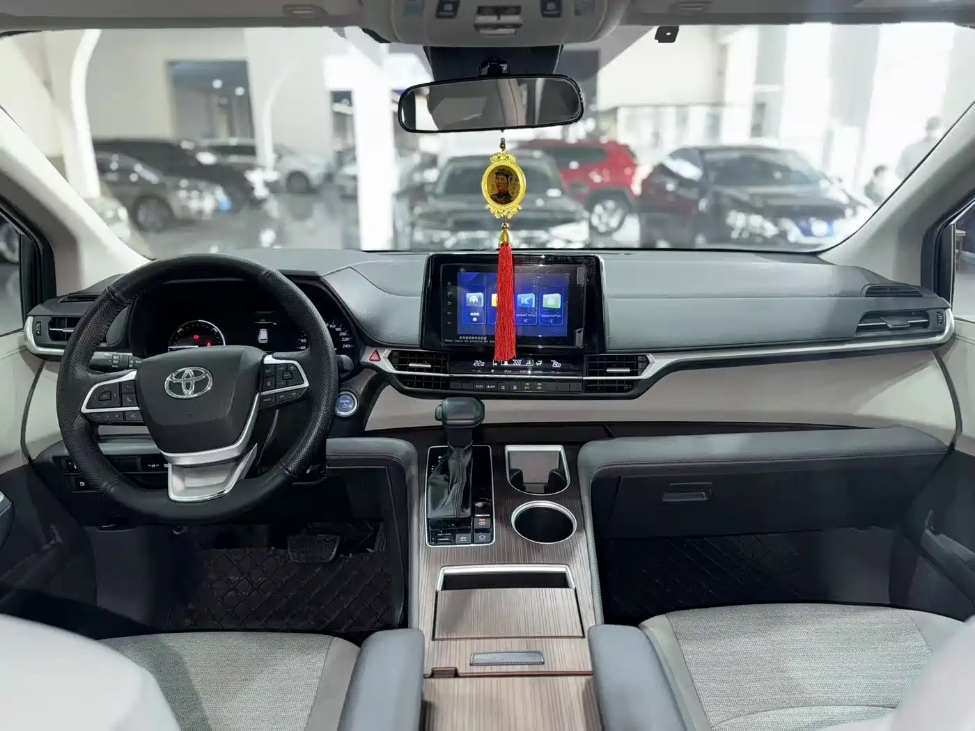 Toyota Sienna 2023 2.5L Hybrid Comfort Edition фото 5