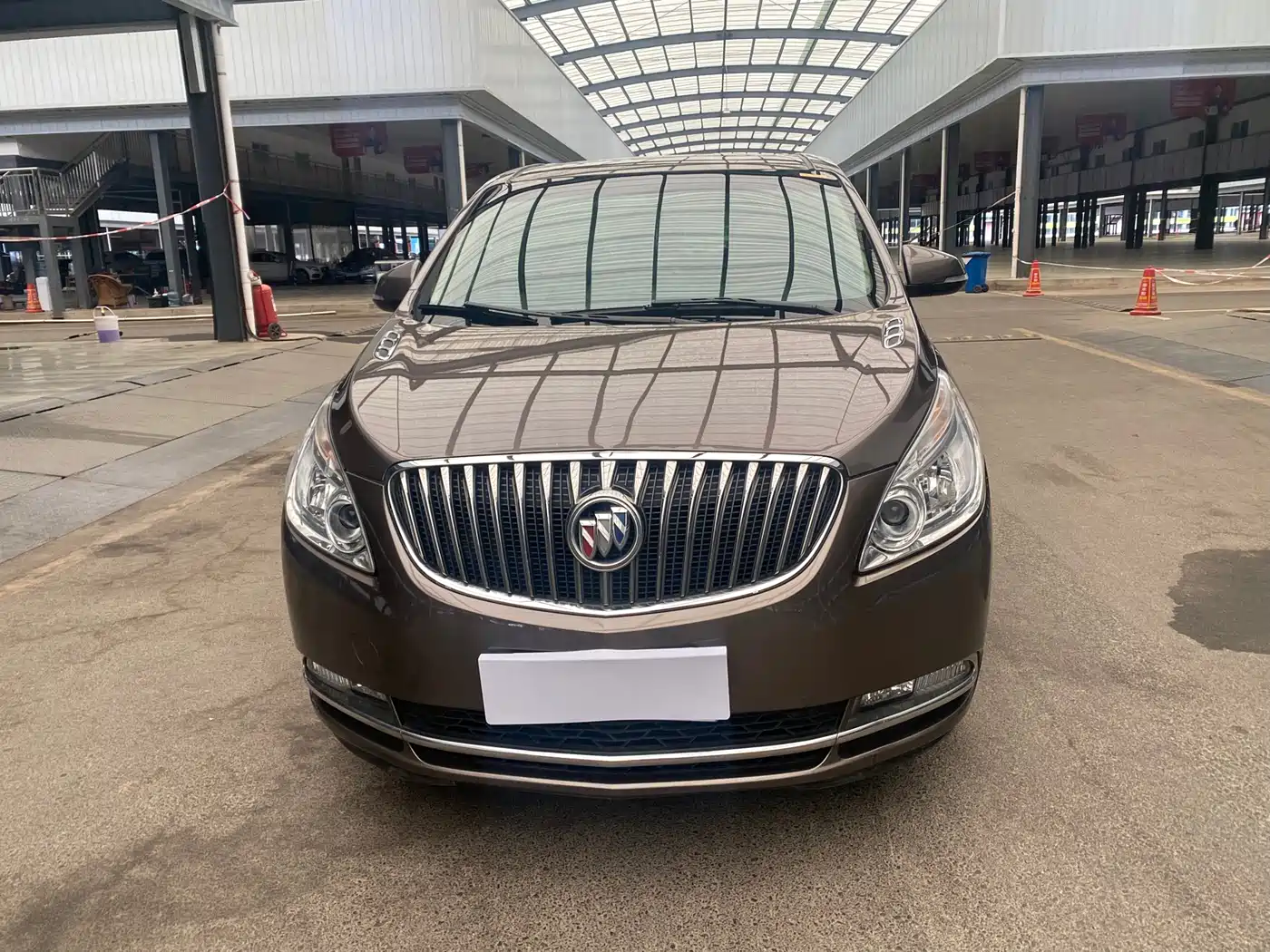 Buick GL8 2014 2.4L CT Luxury Business Comfort фото 2