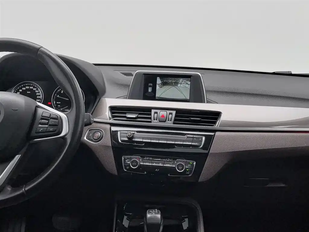 BMW X1 2018 sDrive18Li Premium Model фото 12