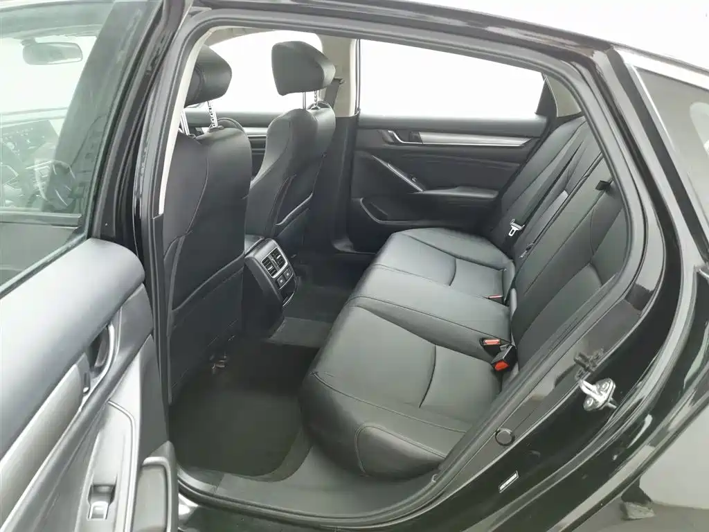 Honda Accord 2022 260TURBO Luxury Edition фото 15