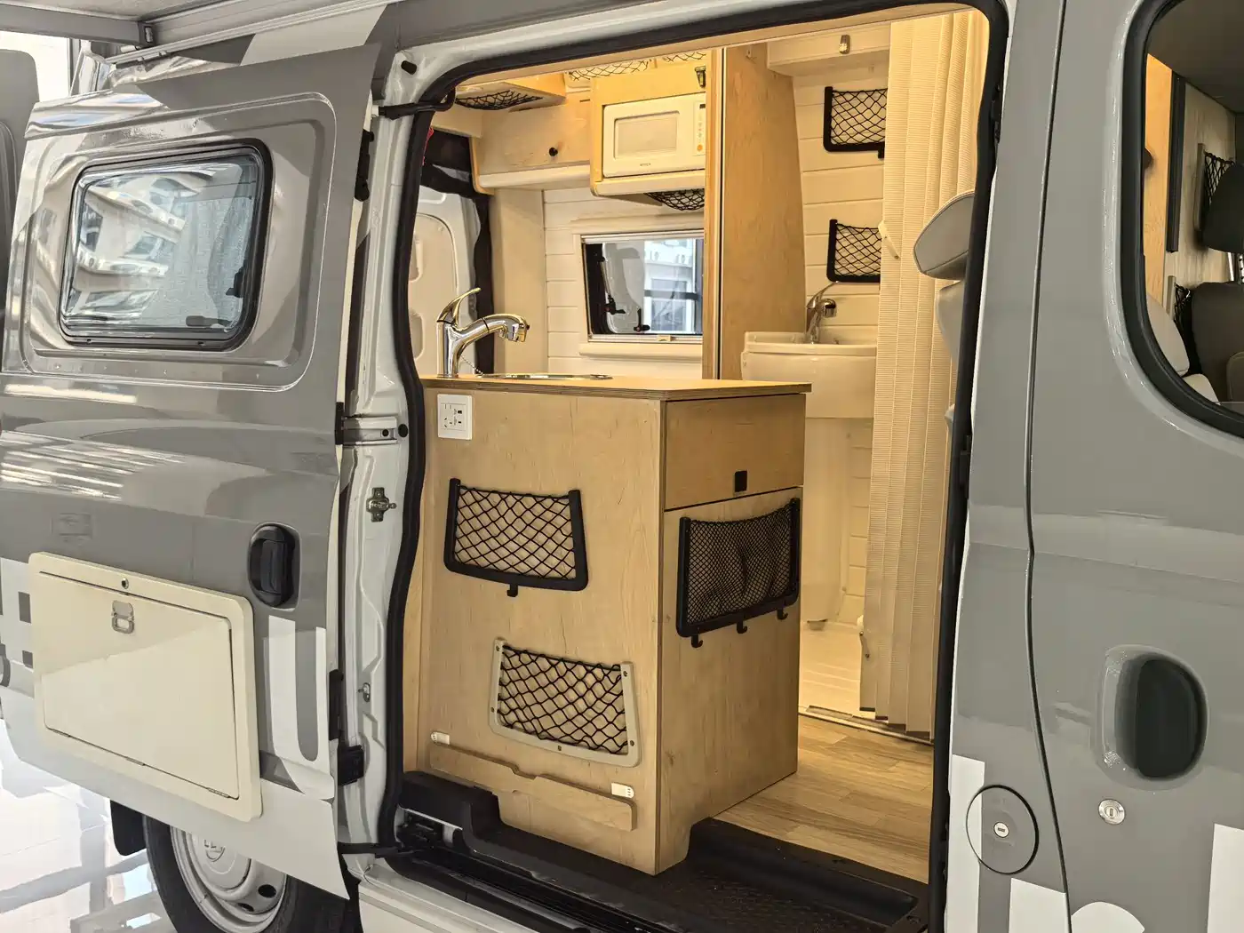 SAIC Maxus Xintu V80 2024 2024 Aoyun 6AMT Short Wheelbase Medium Roof 147Ps 7/8/9-seater