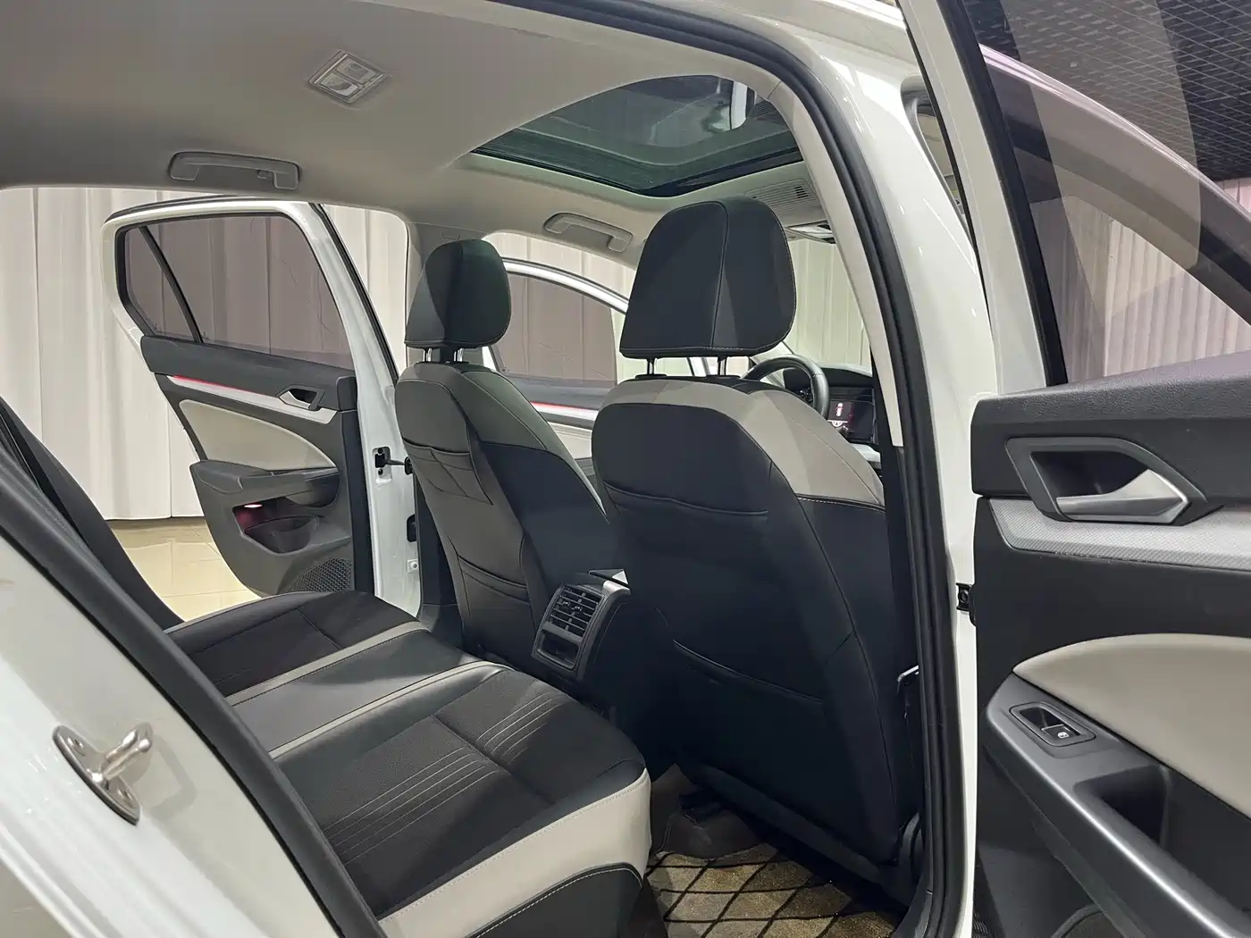 Volkswagen Golf 2021 280TSI DSG Pro Launch Edition фото 11