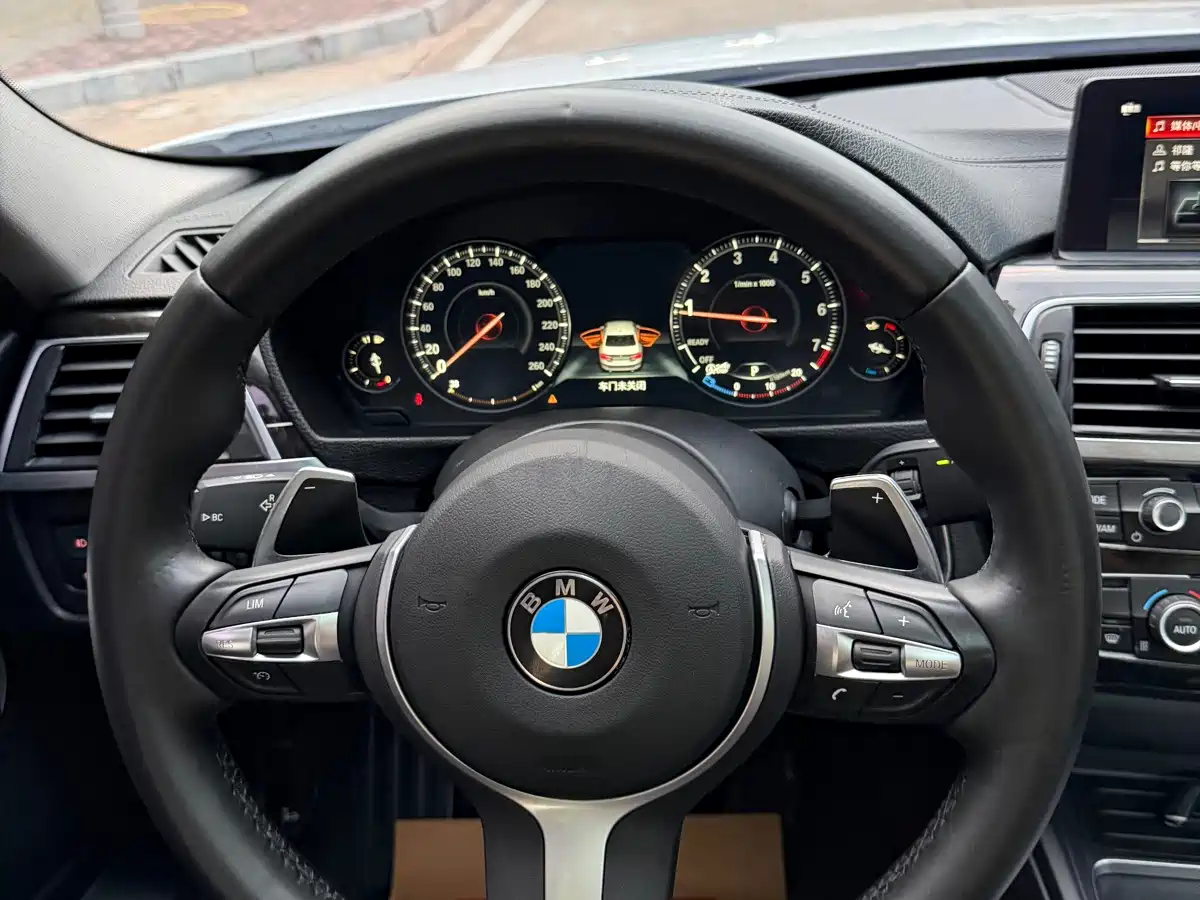 Photo 11 - BMW 3 Series