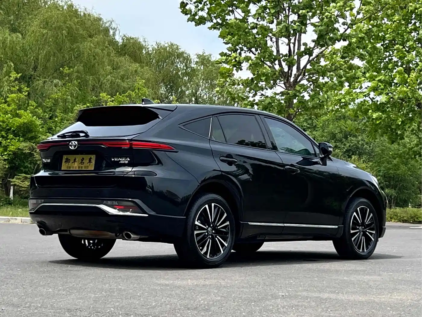 Toyota Venza 2022 2.0L CVT AWD Ultimate Edition фото 4