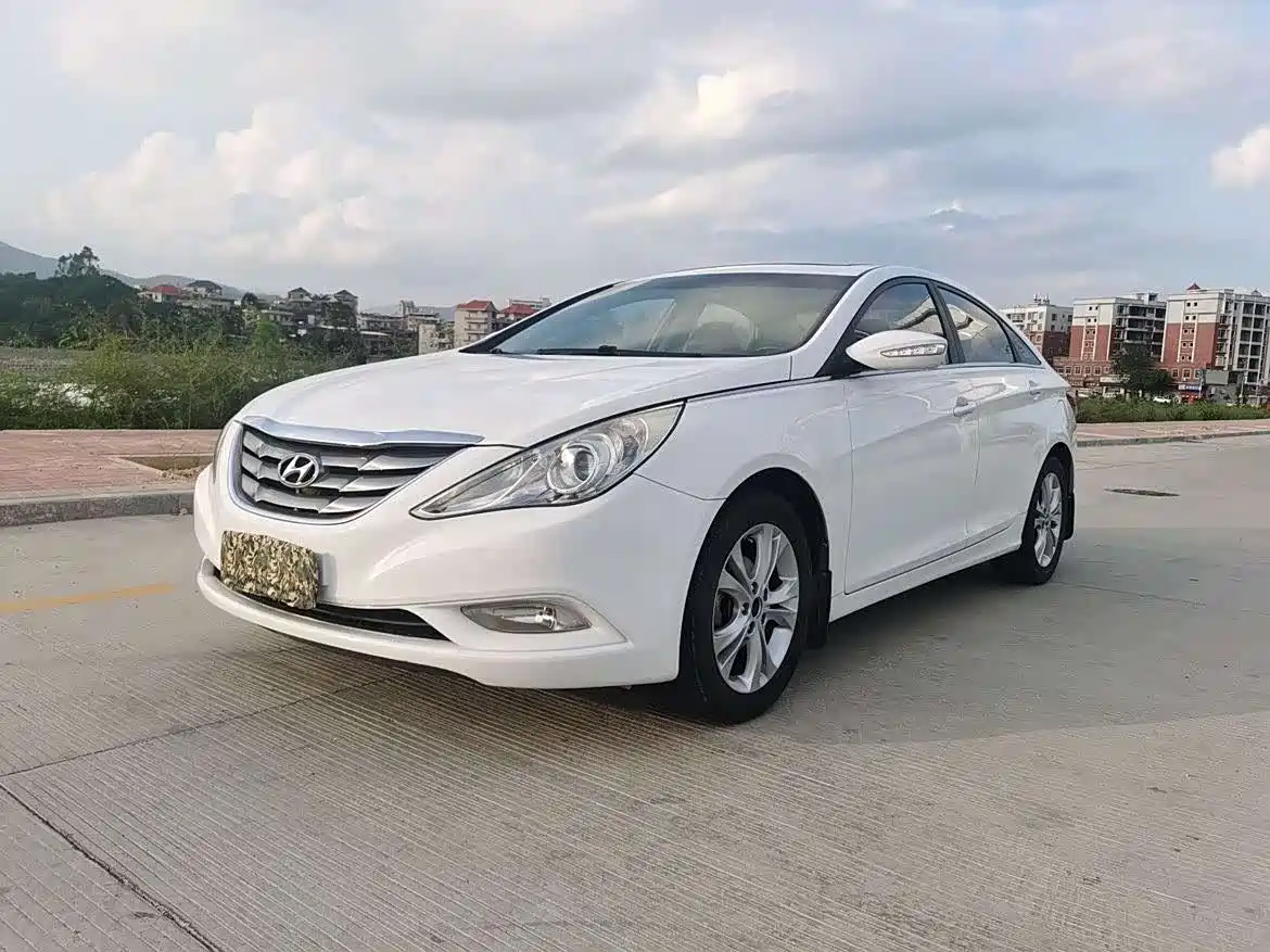 Hyundai Sonata 2011 2.0L Auto Premium Edition