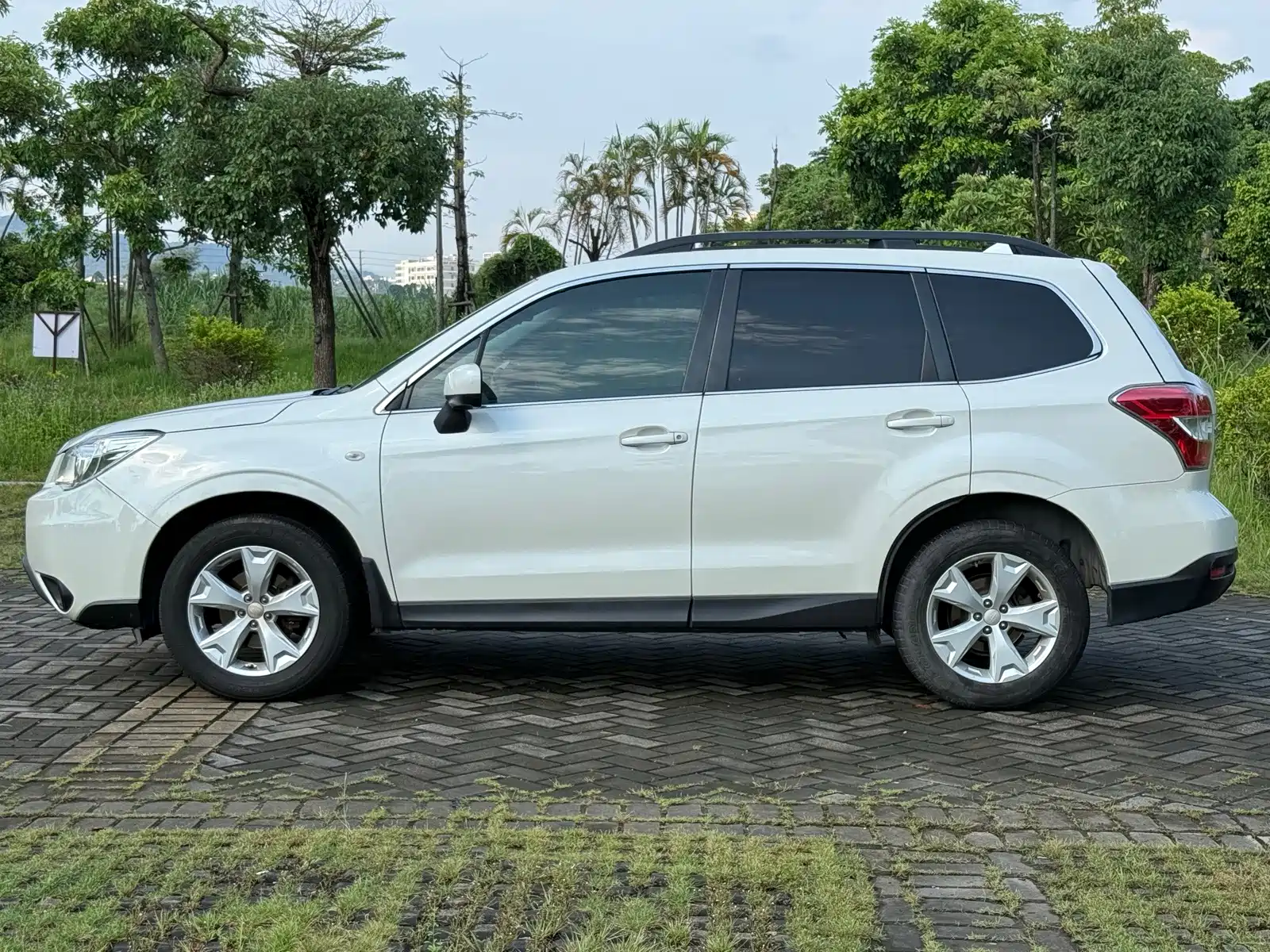 Photo 4 - Subaru Forester