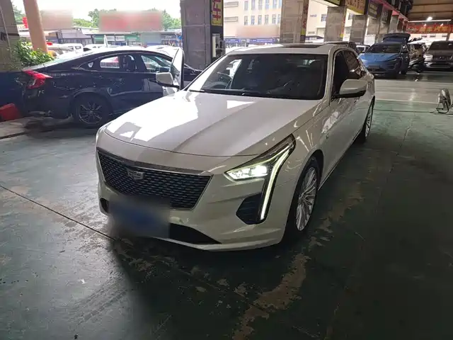 Cadillac CT6 28T, Люкс