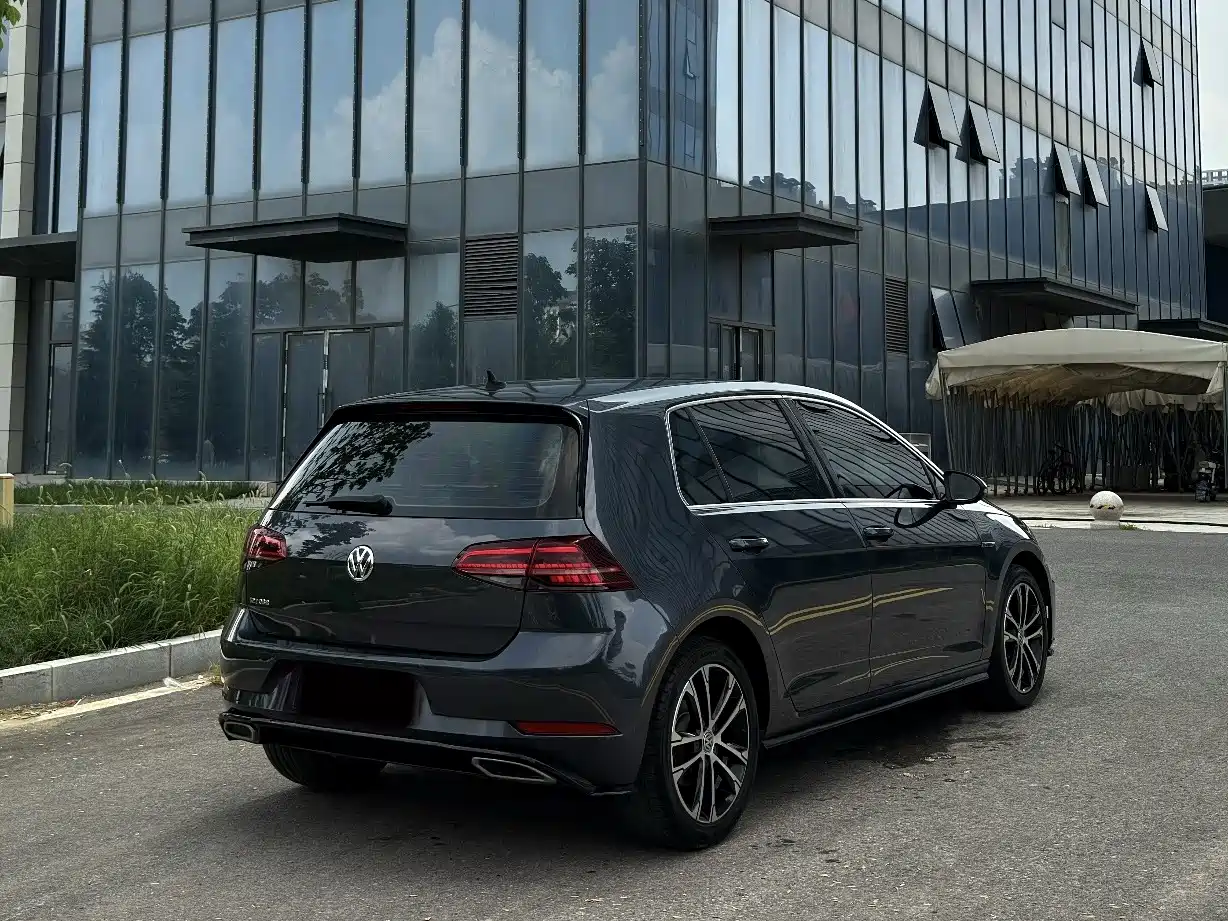 Фото 7 - Volkswagen Golf