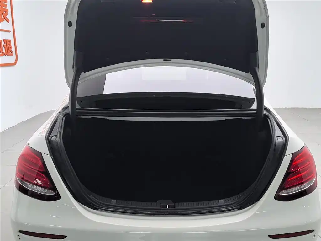 Mercedes-Benz E-Class 2016 E 200 L Sport Type фото 16