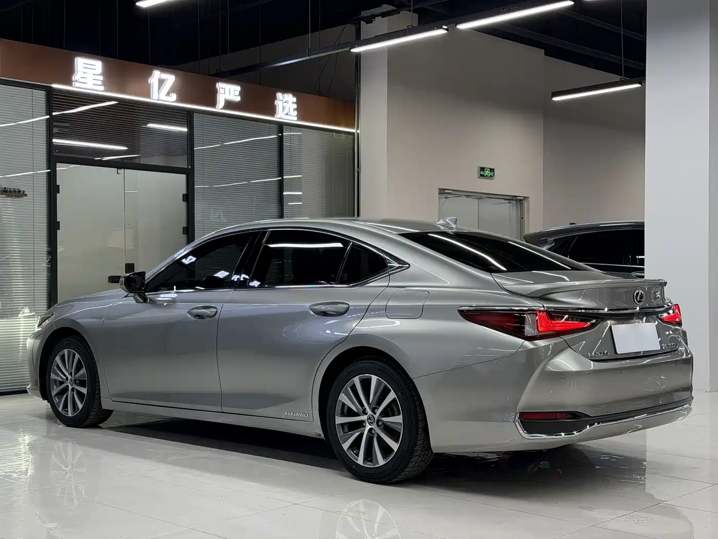 Lexus ES 2020 Model 300h Excellence Edition фото 20