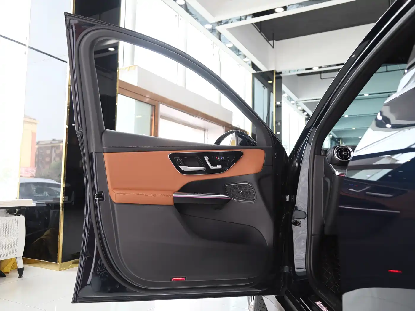 Mercedes-Benz GLC 2023 GLC 260 L 4MATIC Luxury 5-Seater фото 5