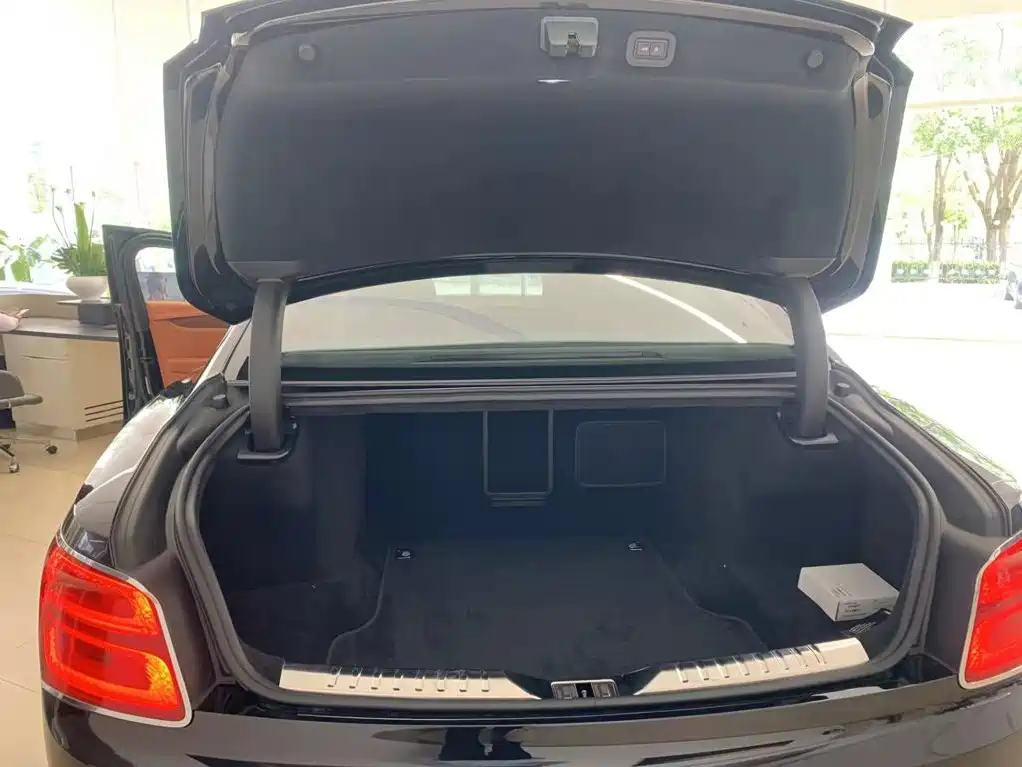 Bentley Flying Spur 2026 2024 4.0T V8 Standard Edition