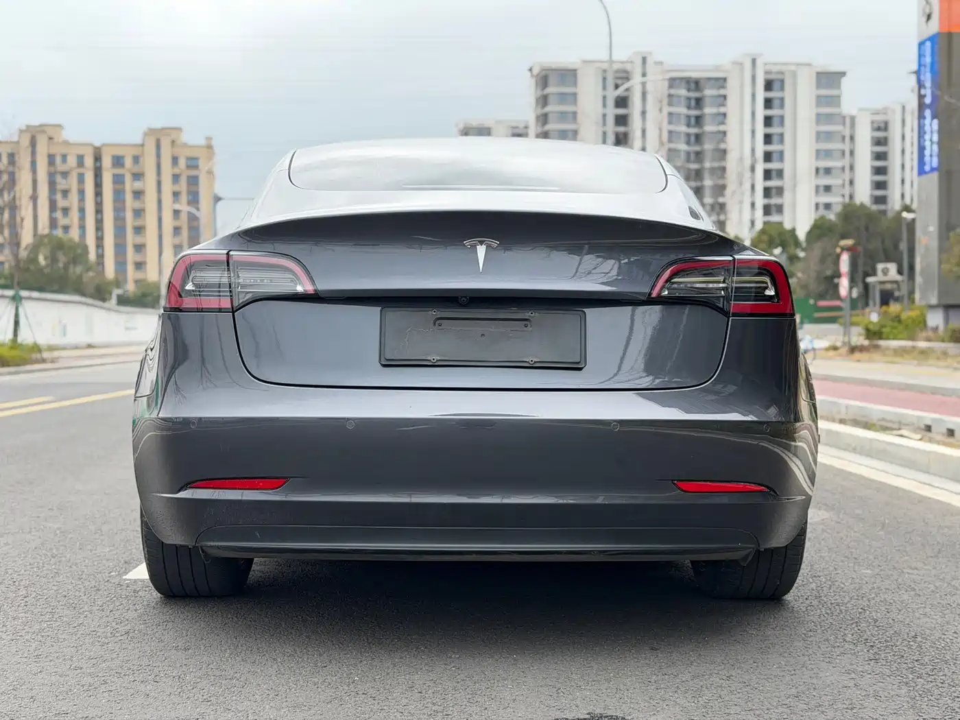 TESLA MODEL 3