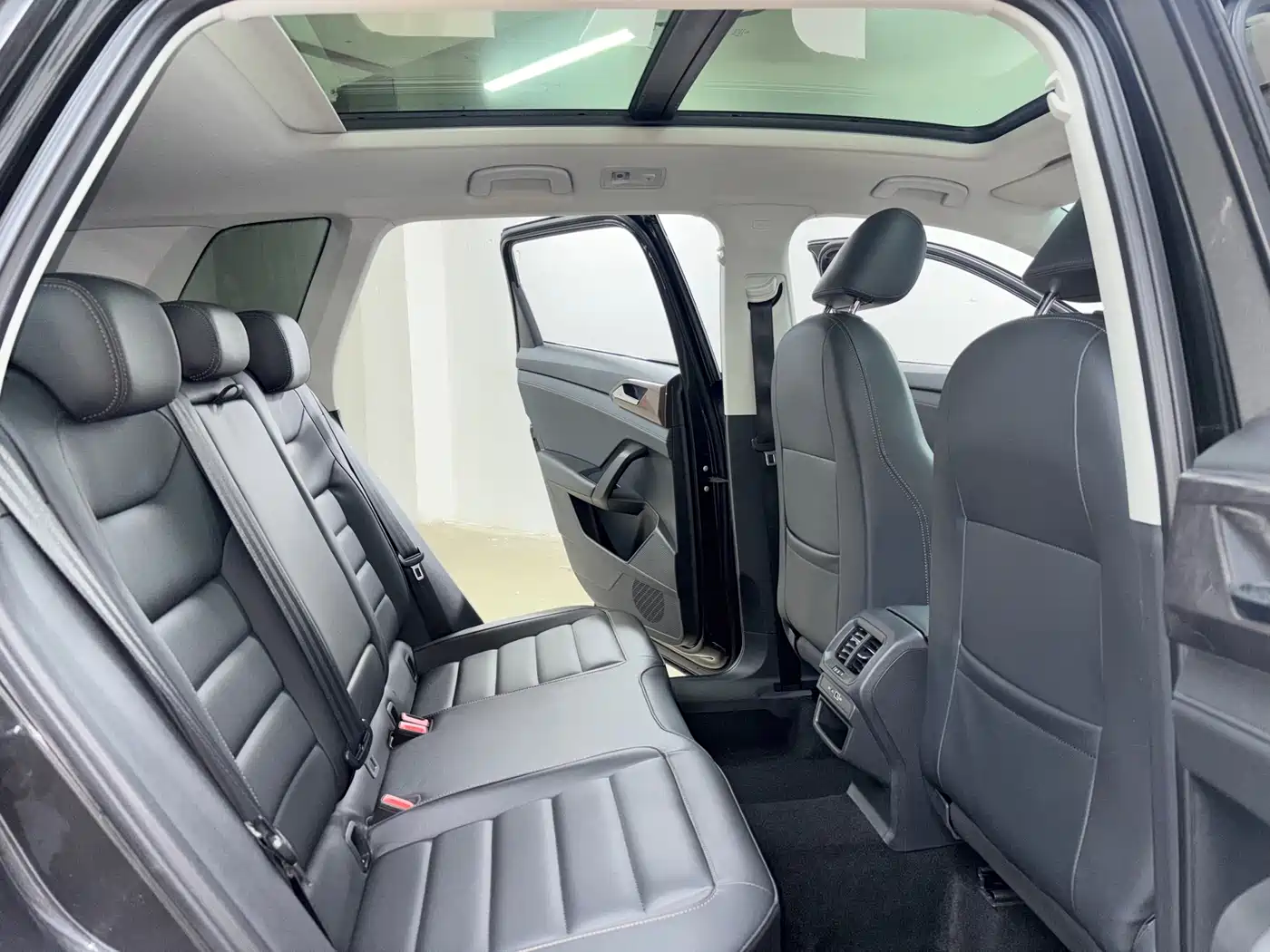 Volkswagen Tharu 2022 280TSI FWD Luxury Edition фото 10