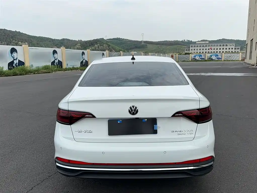 Volkswagen Sagitar 2025 300TSI DSG Flying Leap Edition фото 14