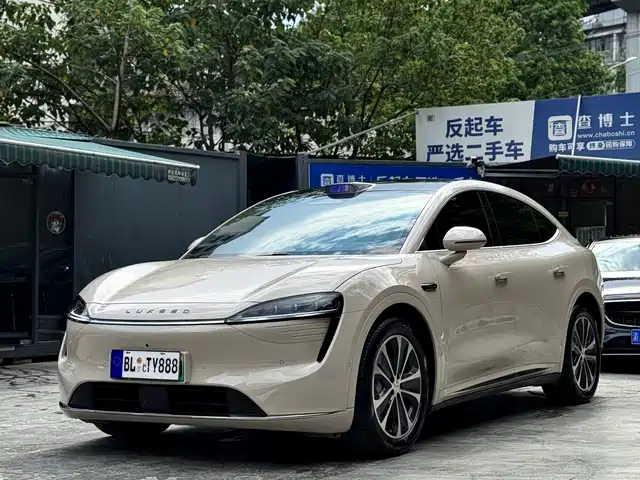 Zhijie Luxeed R7 2025 Extended Range 251km Max — фото 2