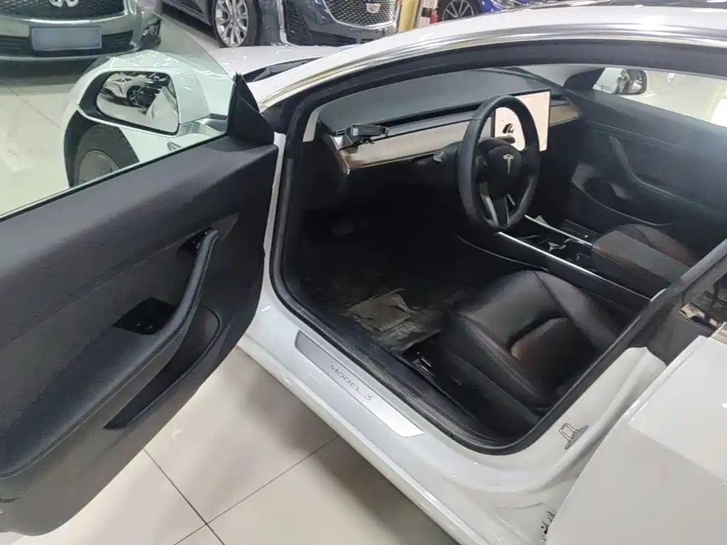 Фото 16 - Tesla Model 3