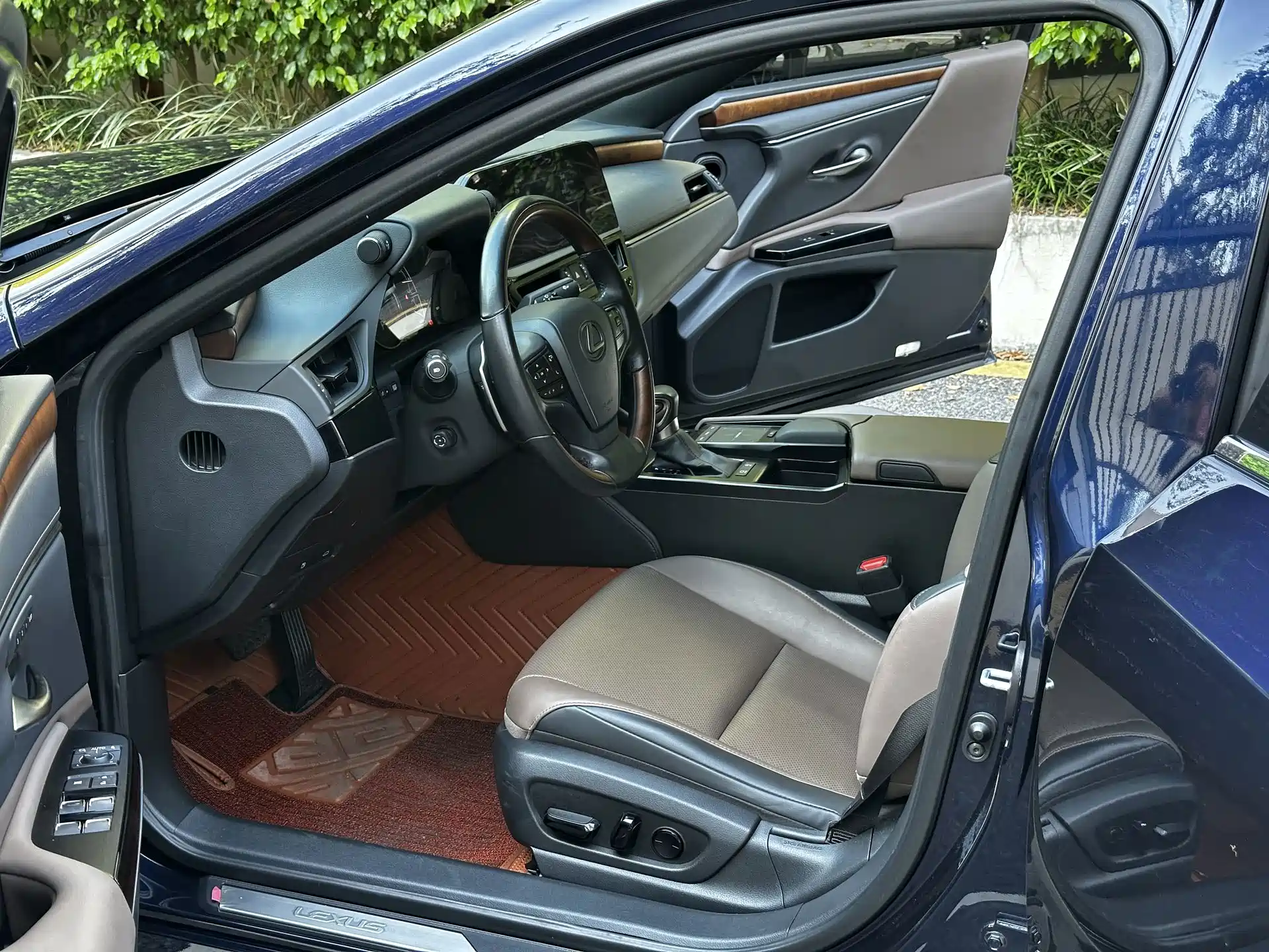 Фото 7 - Lexus ES