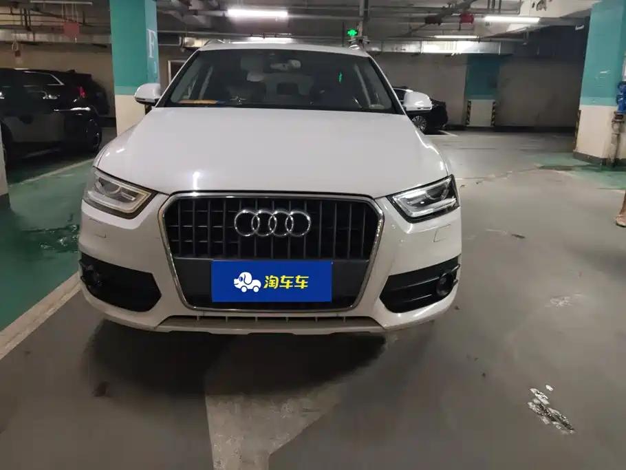 Photo 2 - Audi Q3