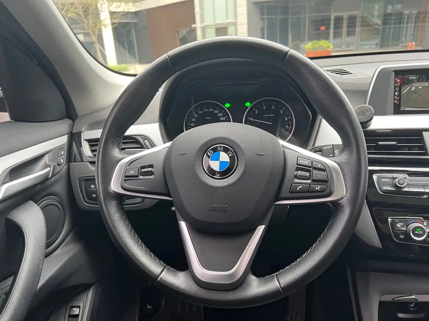 BMW X1 2016 sDrive18Li Premium Model фото 13