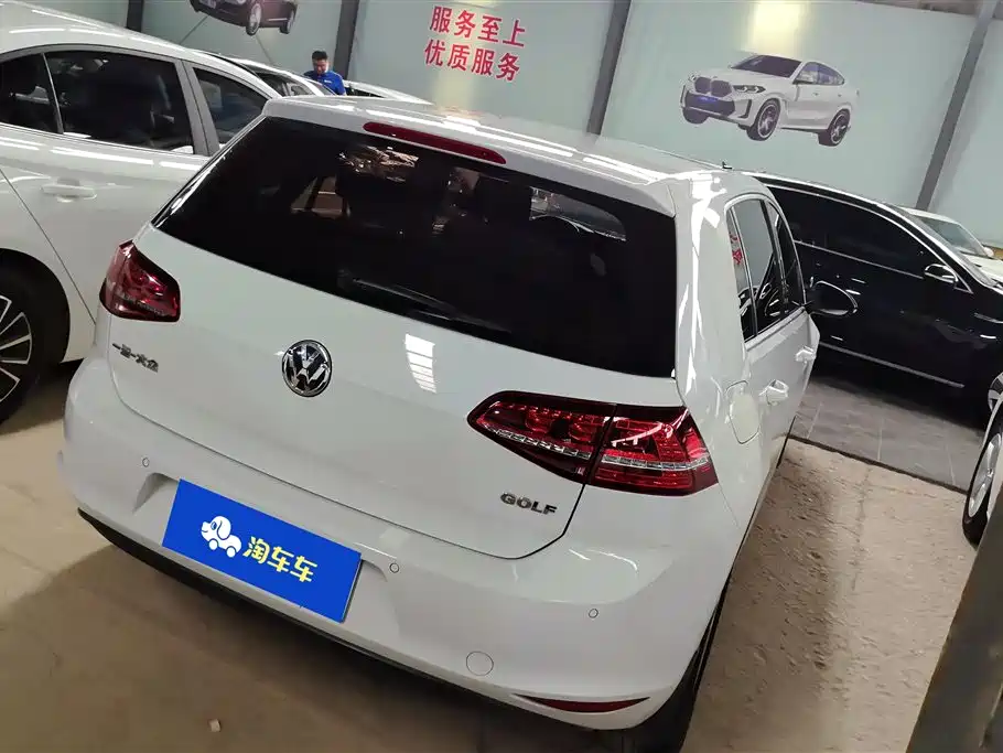 Volkswagen Golf 2017 1.6L Auto Comfort Millionth Edition фото 3