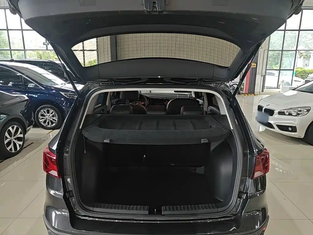 Photo 19 - Jetta VS5