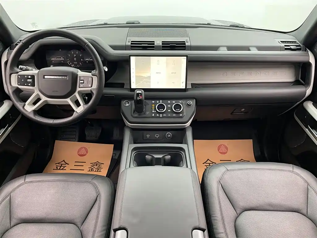 Land Rover Defender 2024 110 3.0T P400 XS фото 28