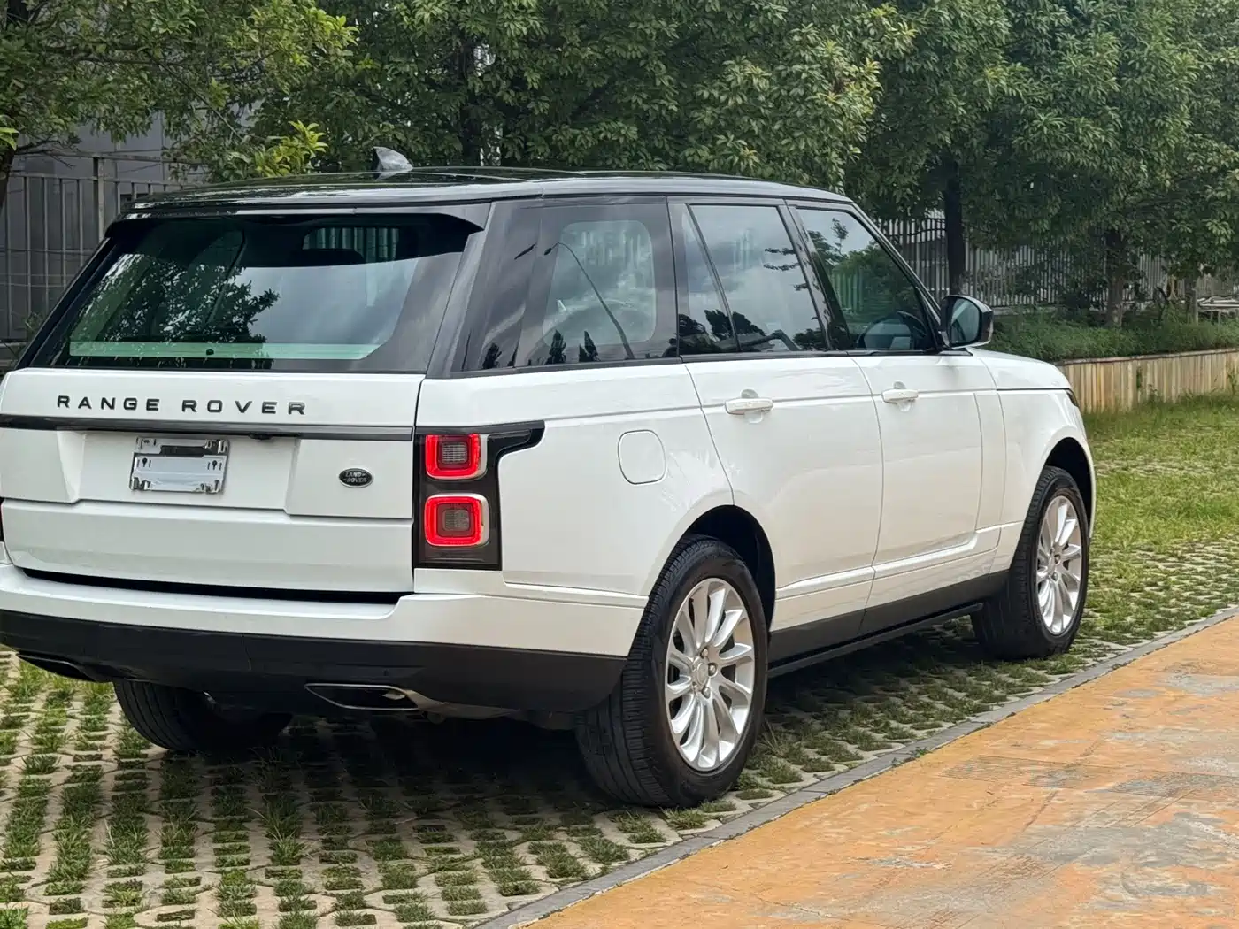 Фото 11 - Land Rover Range Rover