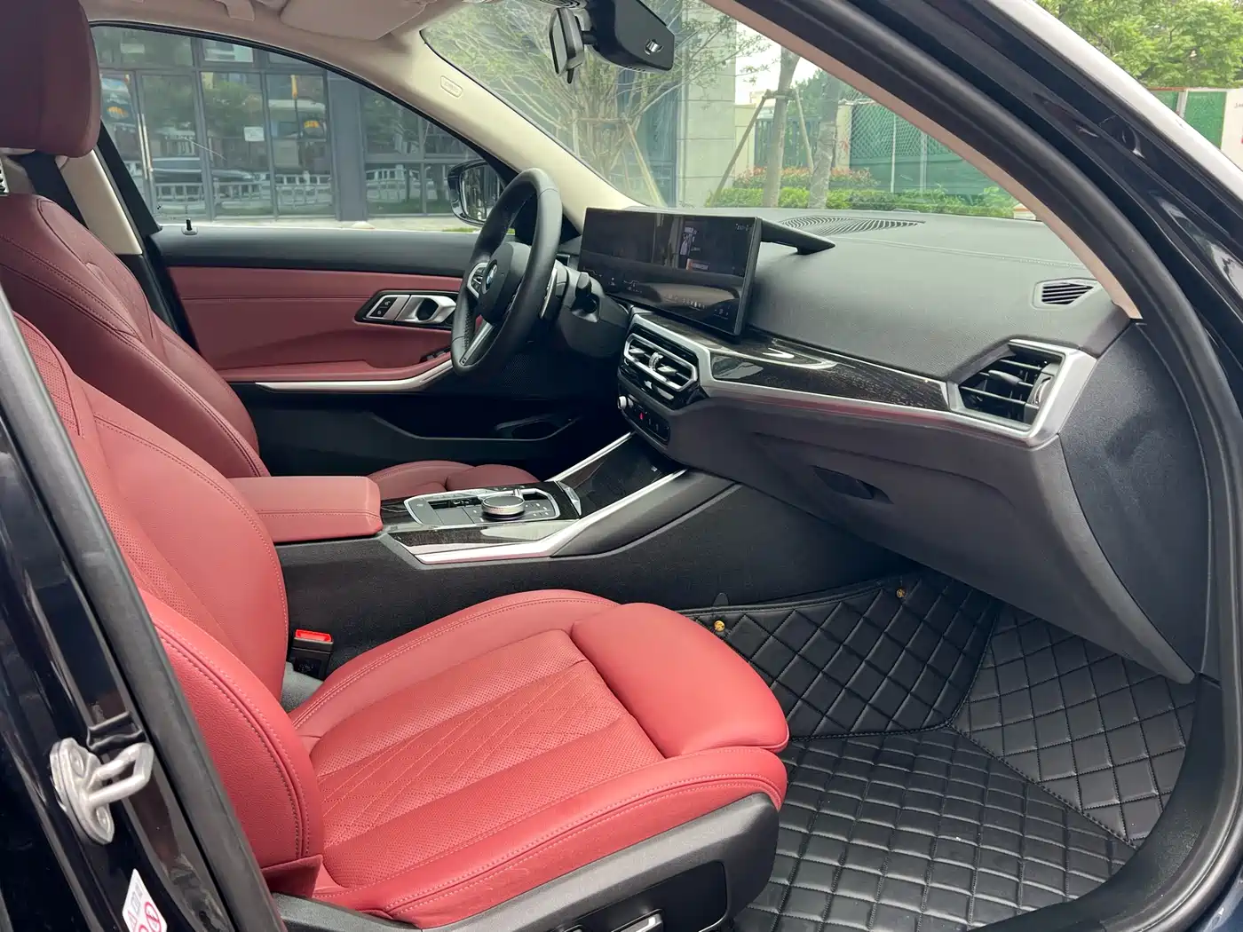 BMW 3 Series 2024 325Li M Sport Package фото 8